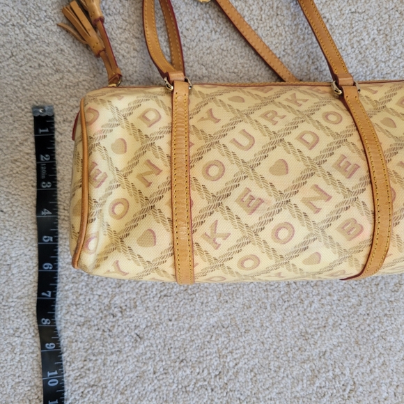 *Rare* Y2K Dooney & Bourke Barrel Shoulder Bag Beige Monogram Vachetta Leather - Picture 8 of 13